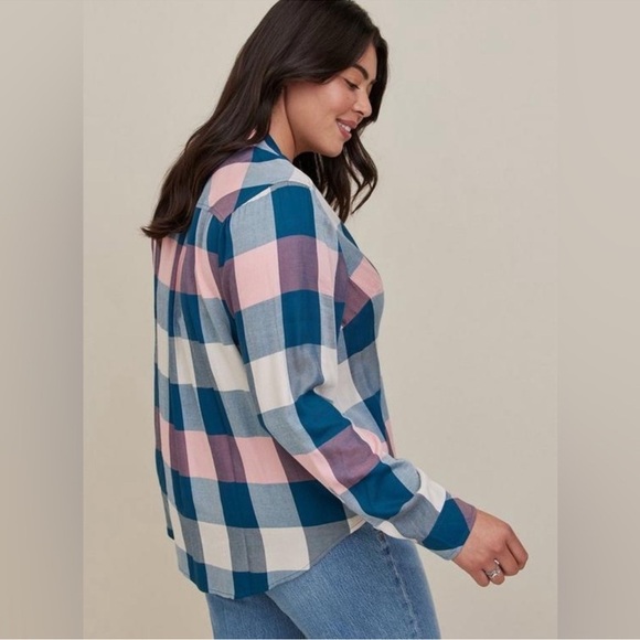 Torrid Women’s 3X Lizzie Rayon Twill Button-Up Long Sleeve Shirt Pink Blue - Picture 2 of 9